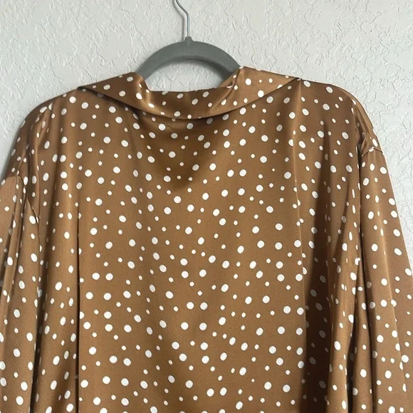 NWT Vince Tossed Dot Button-front Silk Blouse In Brown - Picture 9 of 14
